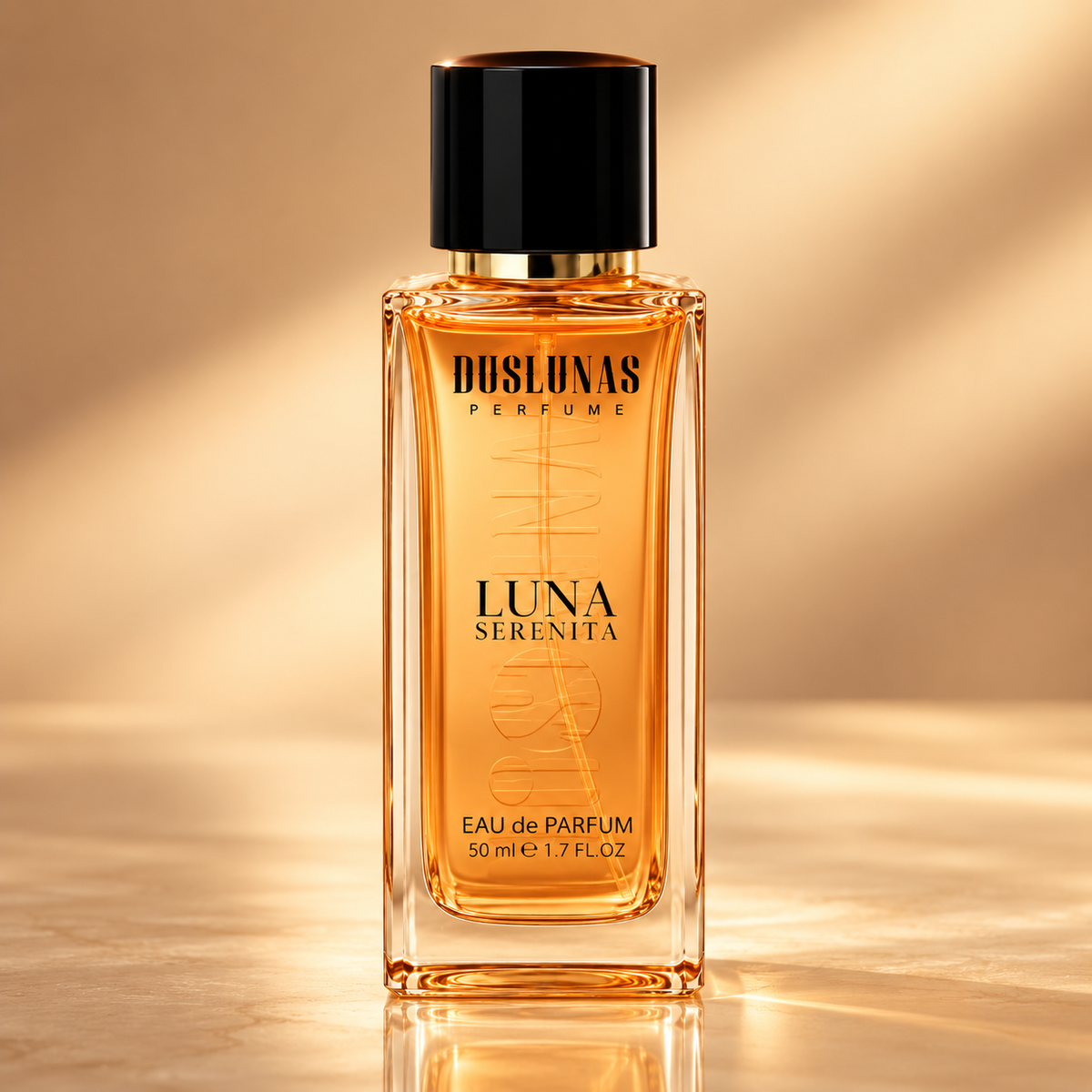 زجاجة عطر DOS LUNAS Luna Serenita أو دو بارفان في تصوير استوديو بيج